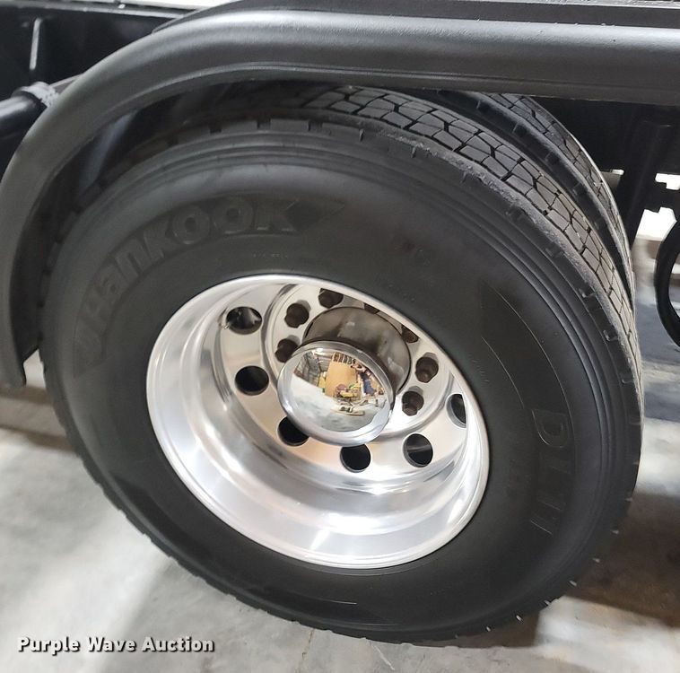 image for item OG9385 2005 Kenworth T600  semi truck