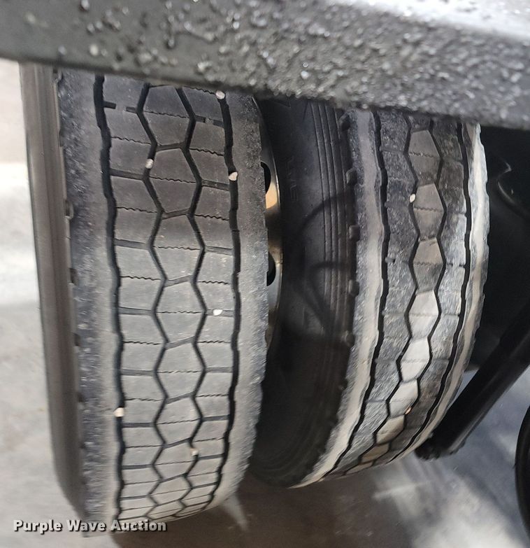 image for item OG9385 2005 Kenworth T600  semi truck