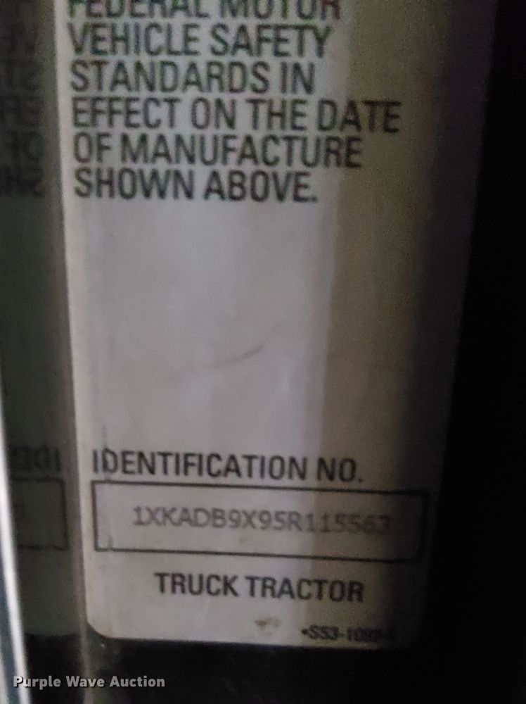 image for item OG9385 2005 Kenworth T600  semi truck