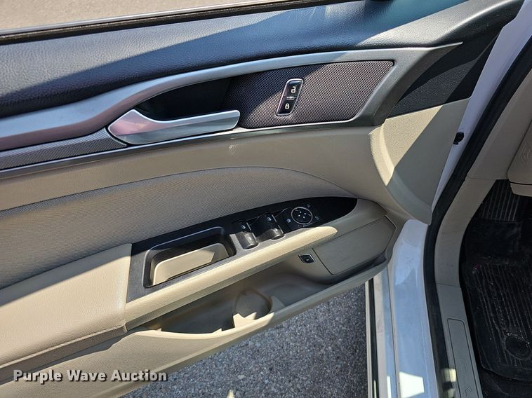 image for item DN8601 2017 Ford Fusion Hybrid SE 