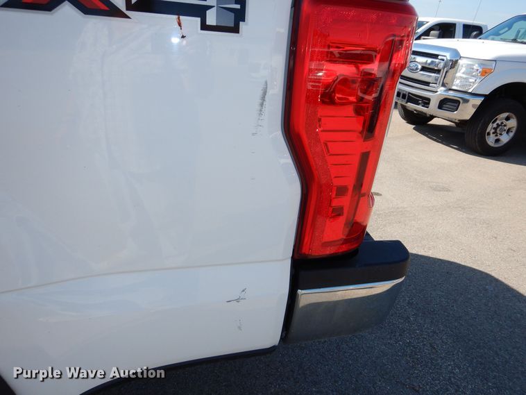 image for item DN8667 2017 Ford F250 Super Duty XLT pickup truck