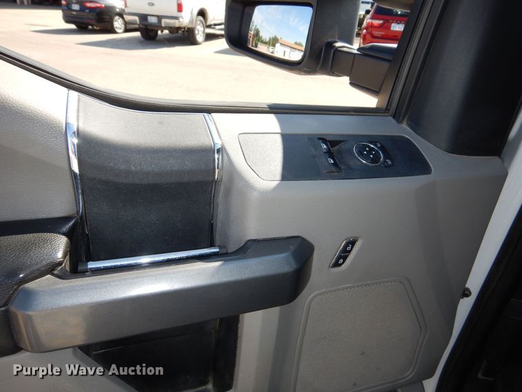 image for item DN8667 2017 Ford F250 Super Duty XLT pickup truck