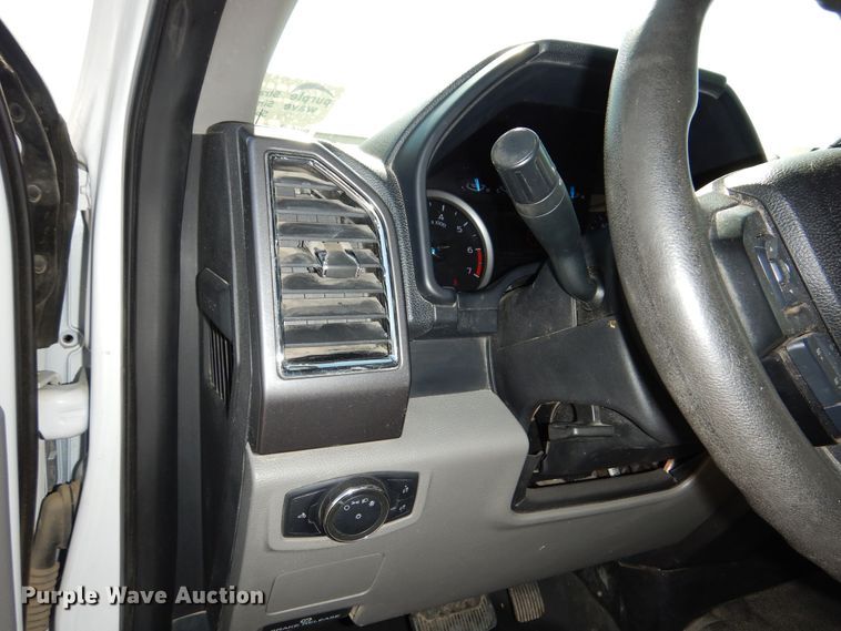 image for item DN8667 2017 Ford F250 Super Duty XLT pickup truck