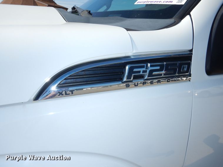 image for item DN8668 2011 Ford F250 XLT Super Duty flatbed pickup truck