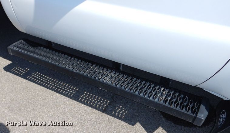 image for item DN8668 2011 Ford F250 XLT Super Duty flatbed pickup truck