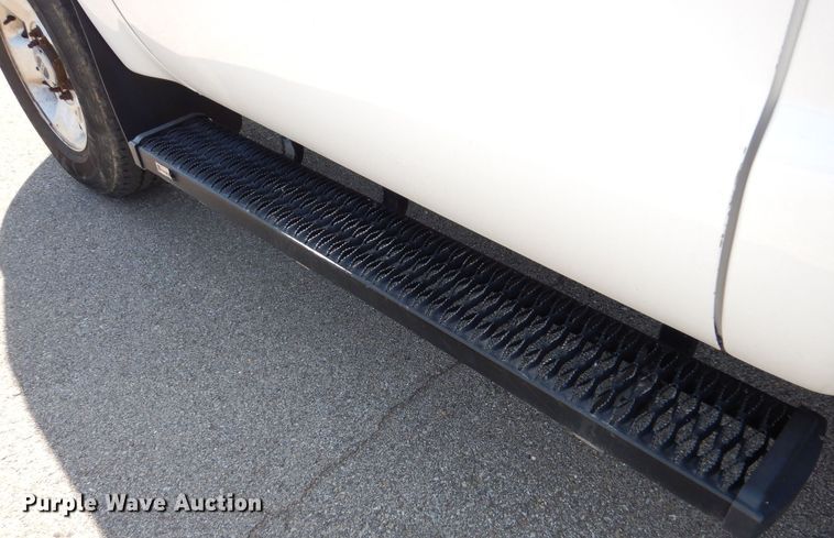 image for item DN8668 2011 Ford F250 XLT Super Duty flatbed pickup truck