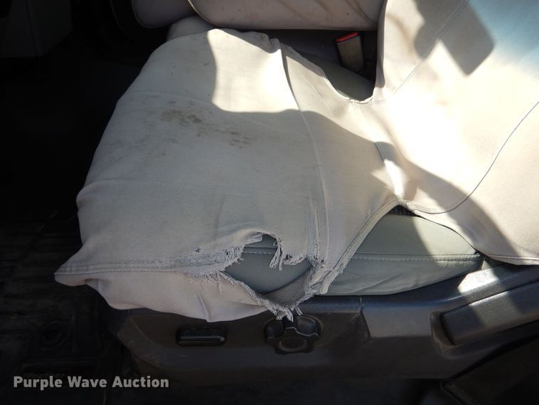 image for item DN8668 2011 Ford F250 XLT Super Duty flatbed pickup truck