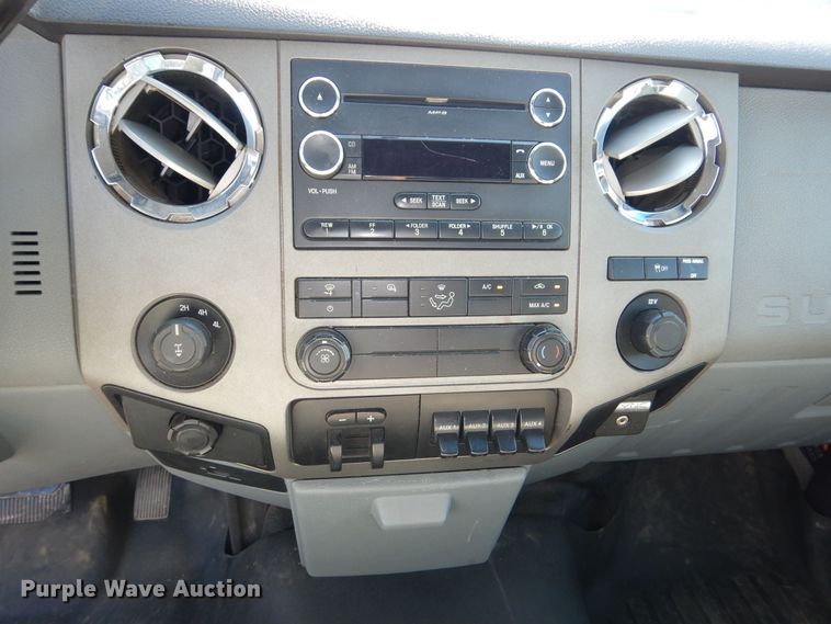 image for item DN8668 2011 Ford F250 XLT Super Duty flatbed pickup truck