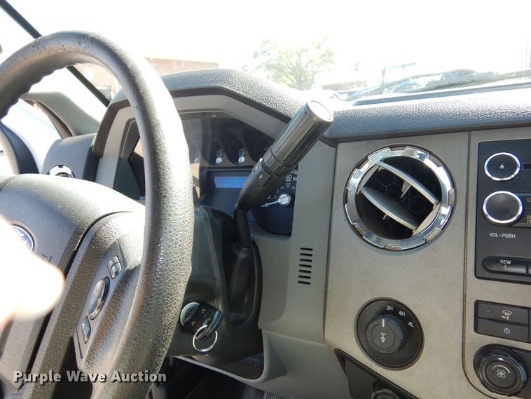 image for item DN8668 2011 Ford F250 XLT Super Duty flatbed pickup truck