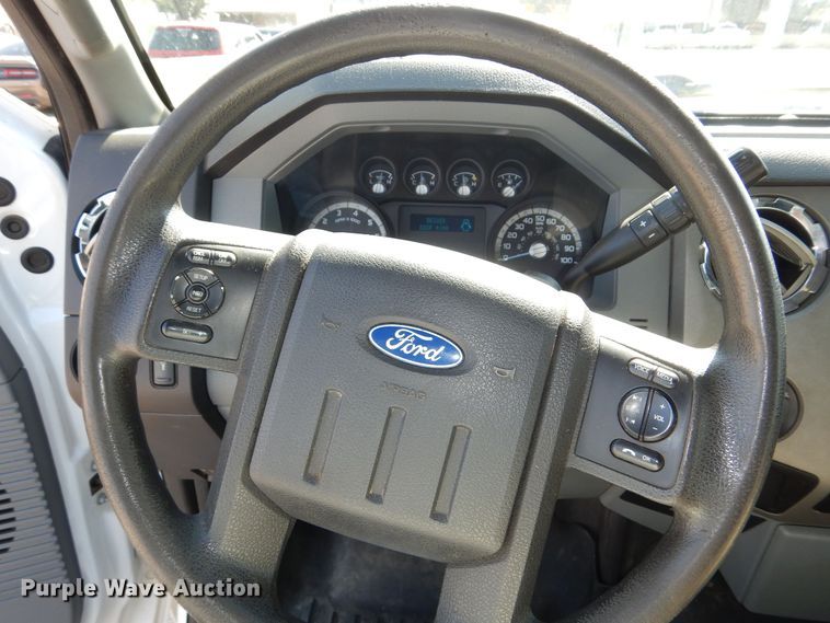 image for item DN8668 2011 Ford F250 XLT Super Duty flatbed pickup truck