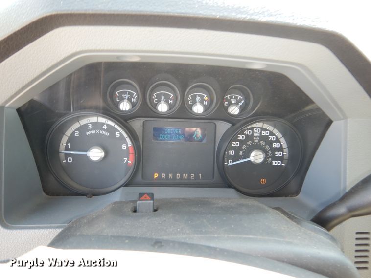 image for item DN8668 2011 Ford F250 XLT Super Duty flatbed pickup truck