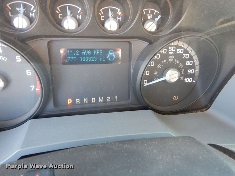 image for item DN8668 2011 Ford F250 XLT Super Duty flatbed pickup truck