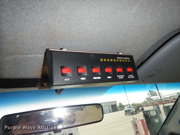 image for item DN8668 2011 Ford F250 XLT Super Duty flatbed pickup truck