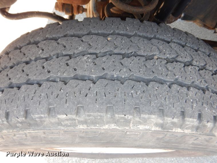 image for item DN8668 2011 Ford F250 XLT Super Duty flatbed pickup truck