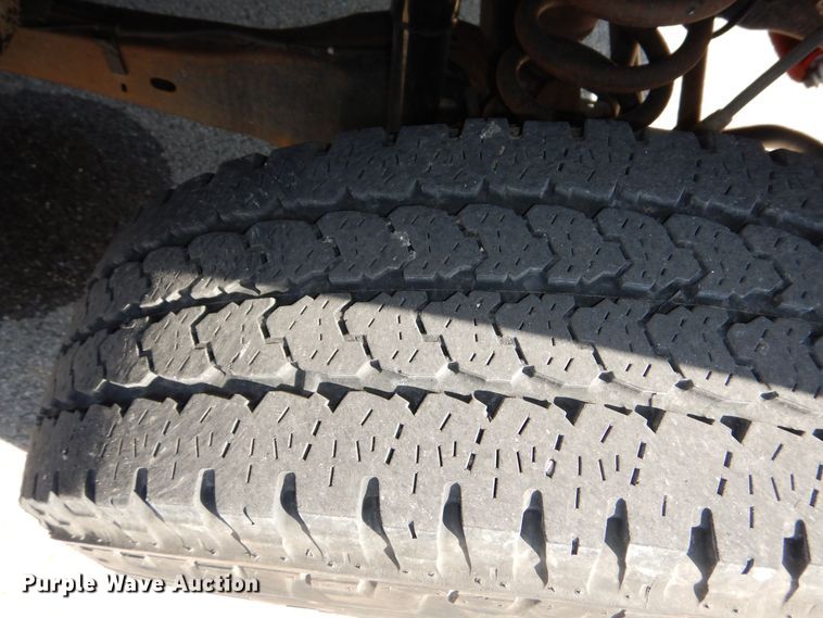 image for item DN8668 2011 Ford F250 XLT Super Duty flatbed pickup truck