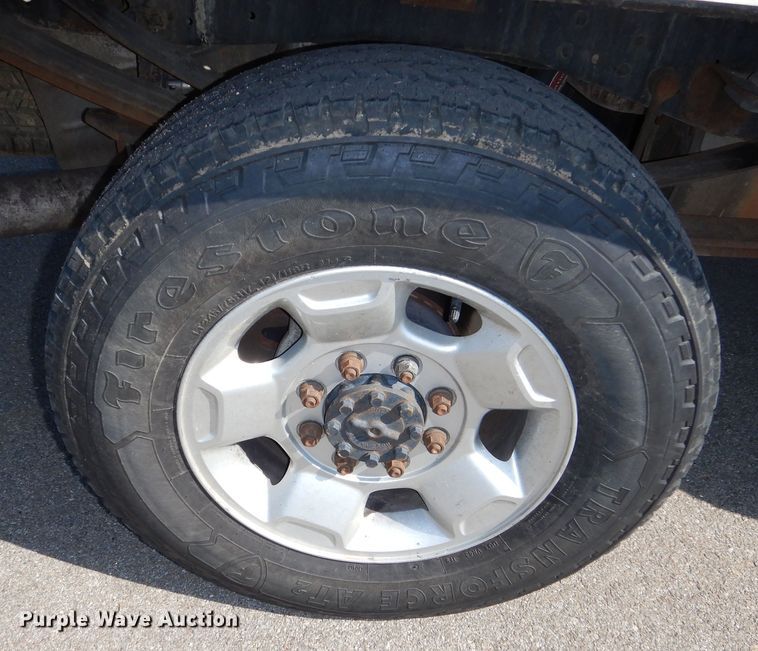 image for item DN8668 2011 Ford F250 XLT Super Duty flatbed pickup truck