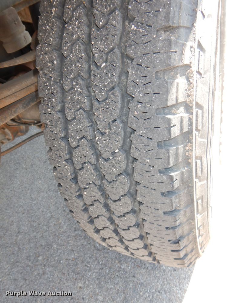 image for item DN8668 2011 Ford F250 XLT Super Duty flatbed pickup truck