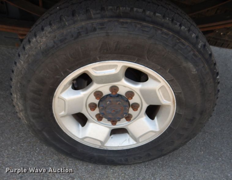 image for item DN8668 2011 Ford F250 XLT Super Duty flatbed pickup truck