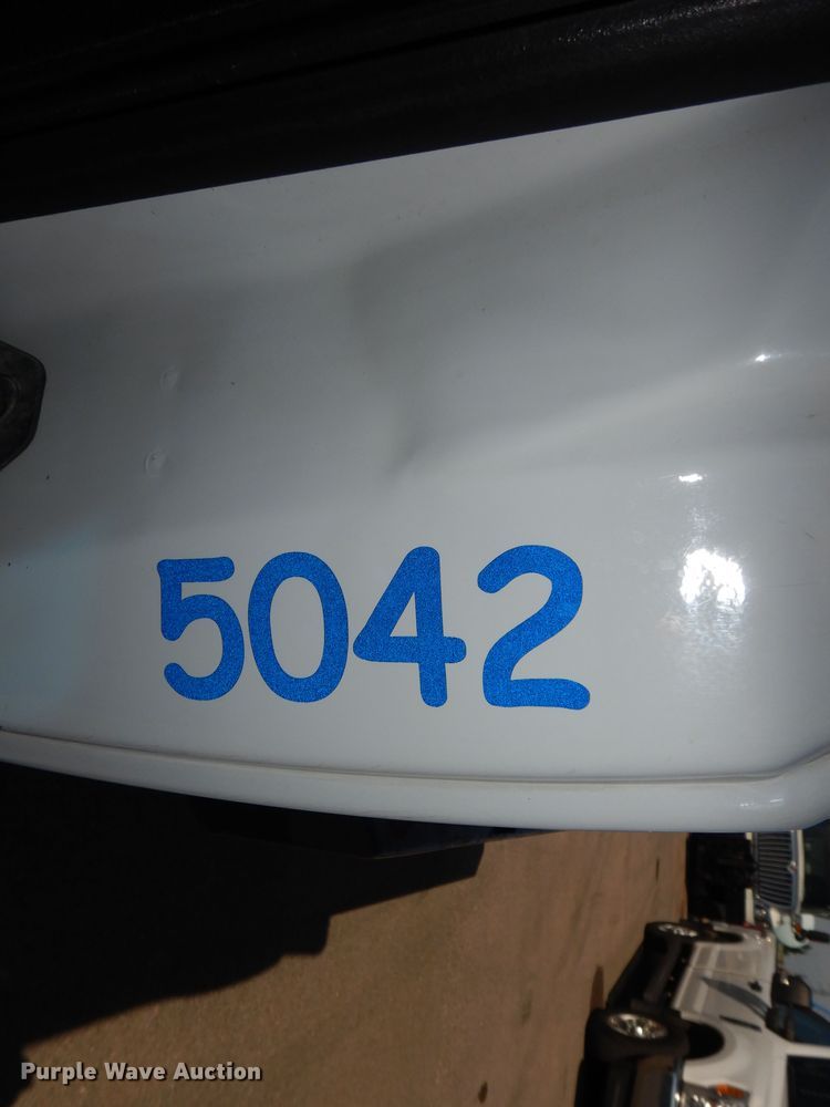 image for item DN8668 2011 Ford F250 XLT Super Duty flatbed pickup truck