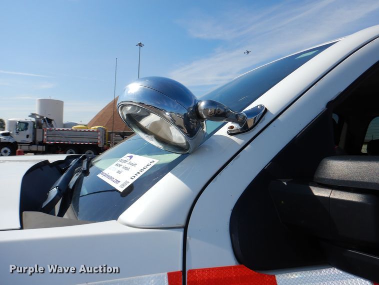 image for item DN8669 2019 Chevrolet Silverado 2500HD Double Cab utility bed pickup truck