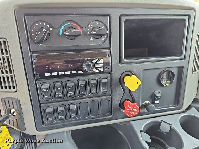 image for item DN8672 2015 International WorkStar 7500 dump truck