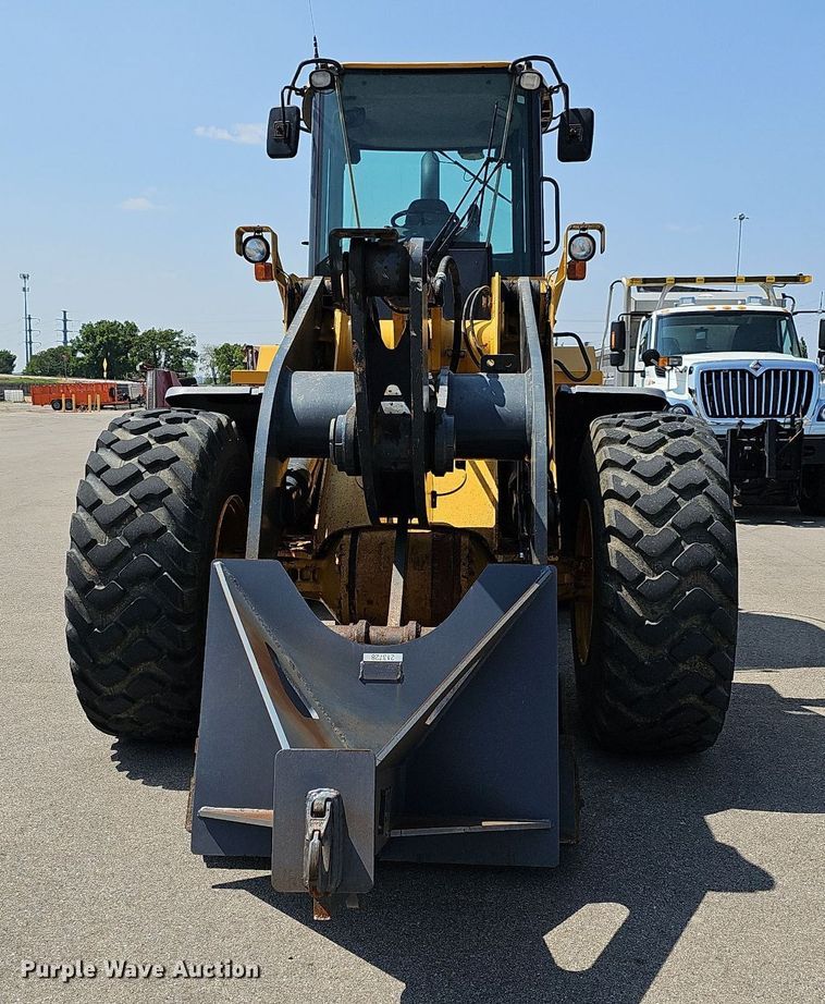 image for item DN8673 2005 John Deere 624J wheel loader