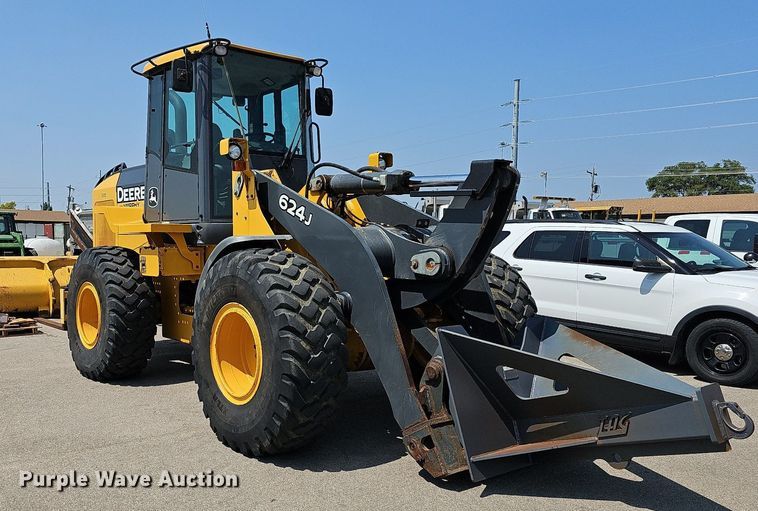 image for item DN8673 2005 John Deere 624J wheel loader
