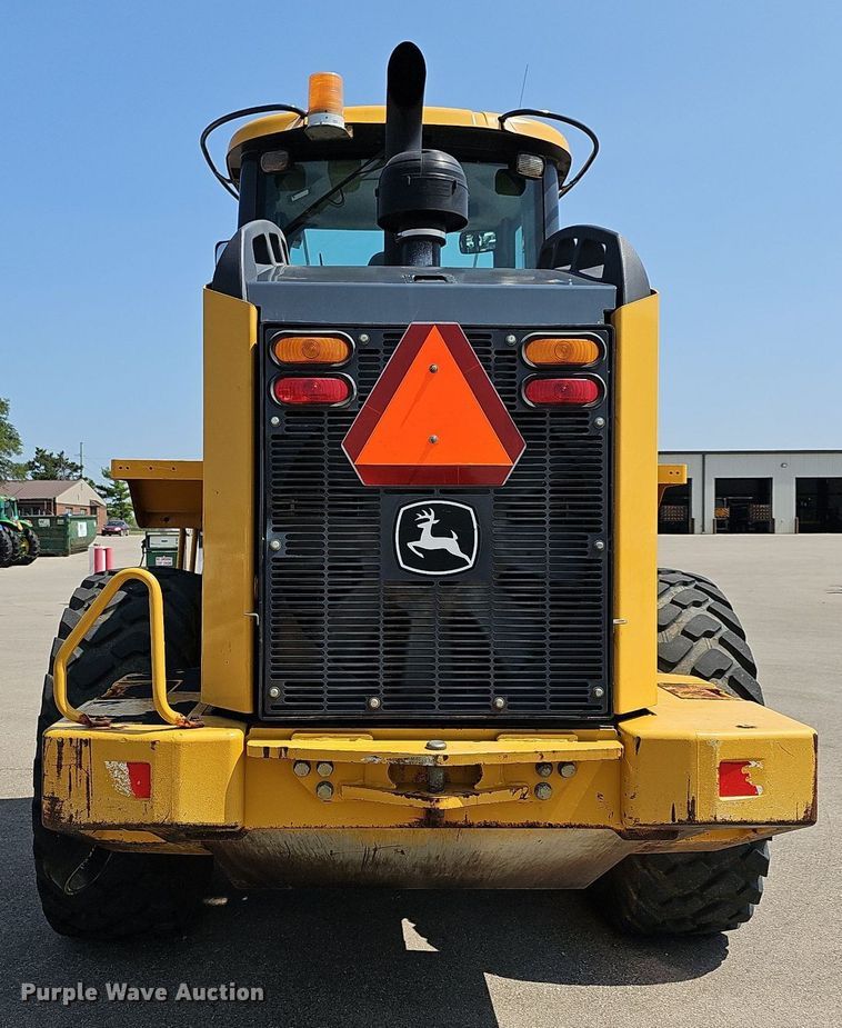 image for item DN8673 2005 John Deere 624J wheel loader