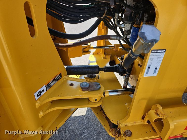 image for item DN8673 2005 John Deere 624J wheel loader