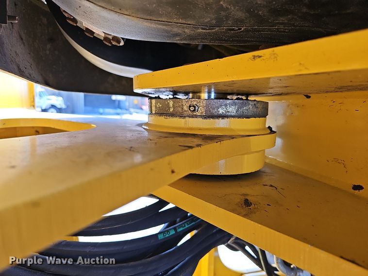 image for item DN8673 2005 John Deere 624J wheel loader