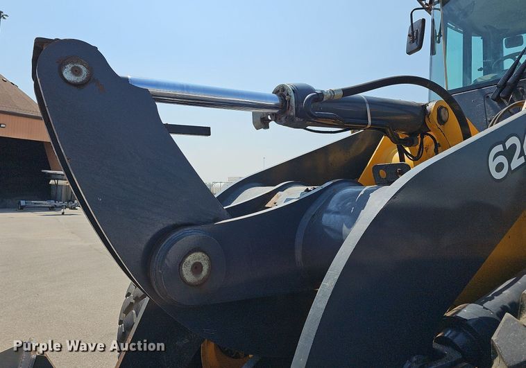 image for item DN8673 2005 John Deere 624J wheel loader