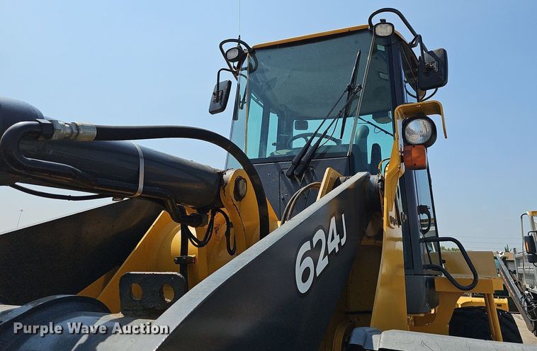 image for item DN8673 2005 John Deere 624J wheel loader