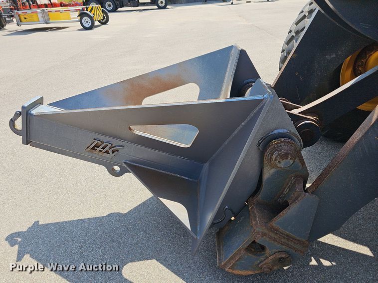 image for item DN8673 2005 John Deere 624J wheel loader