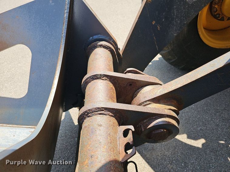 image for item DN8673 2005 John Deere 624J wheel loader