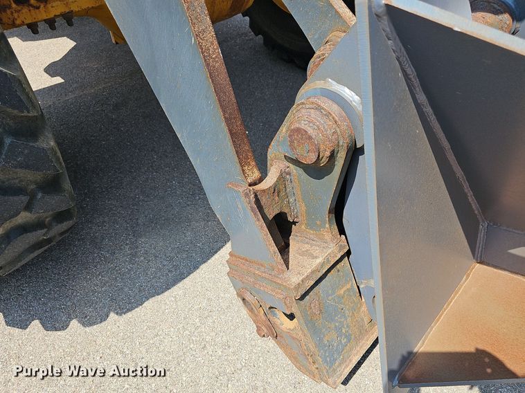 image for item DN8673 2005 John Deere 624J wheel loader