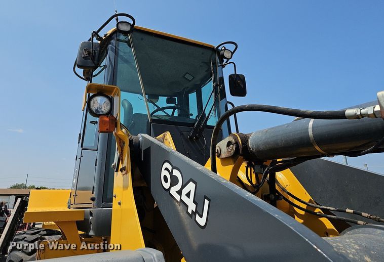 image for item DN8673 2005 John Deere 624J wheel loader