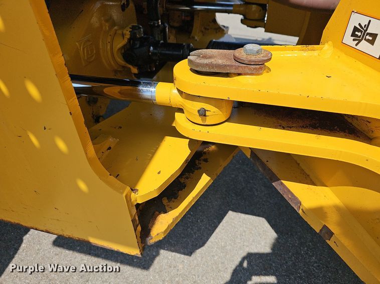 image for item DN8673 2005 John Deere 624J wheel loader