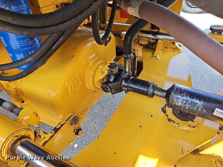 image for item DN8673 2005 John Deere 624J wheel loader