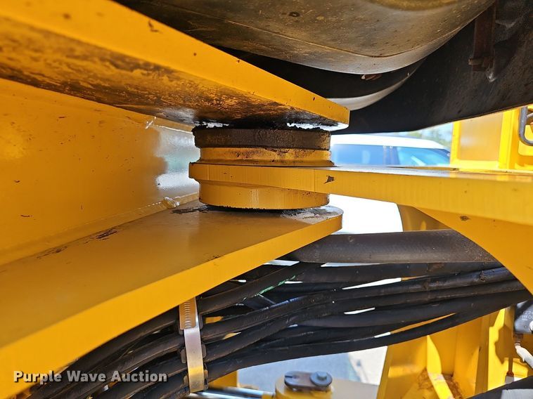 image for item DN8673 2005 John Deere 624J wheel loader