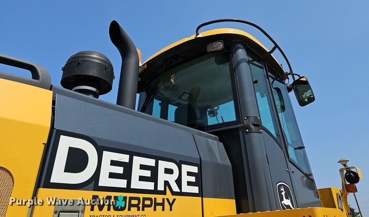 image for item DN8673 2005 John Deere 624J wheel loader
