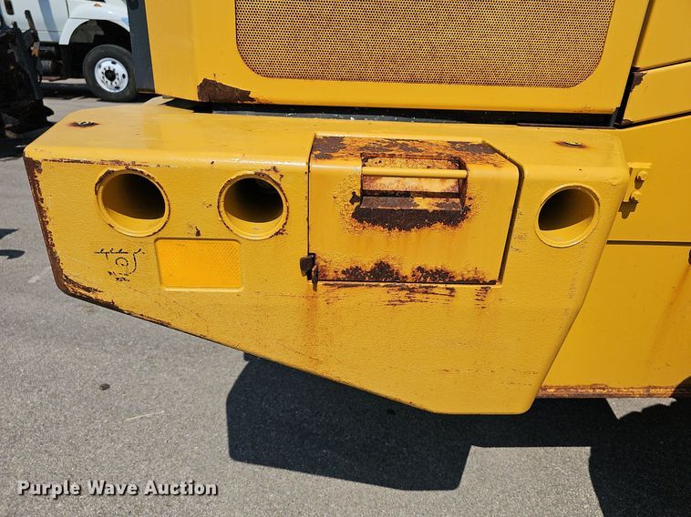 image for item DN8673 2005 John Deere 624J wheel loader