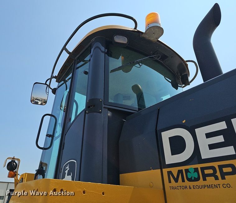 image for item DN8673 2005 John Deere 624J wheel loader