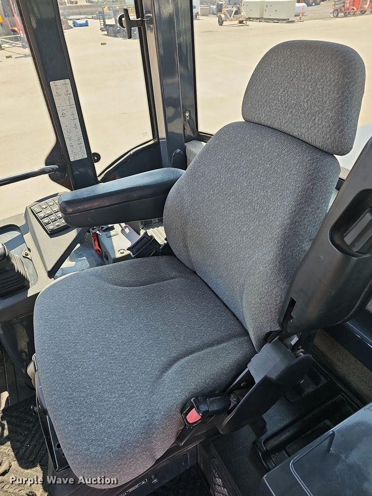 image for item DN8673 2005 John Deere 624J wheel loader