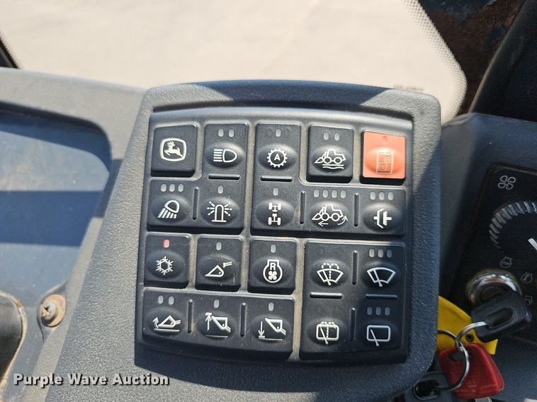 image for item DN8673 2005 John Deere 624J wheel loader