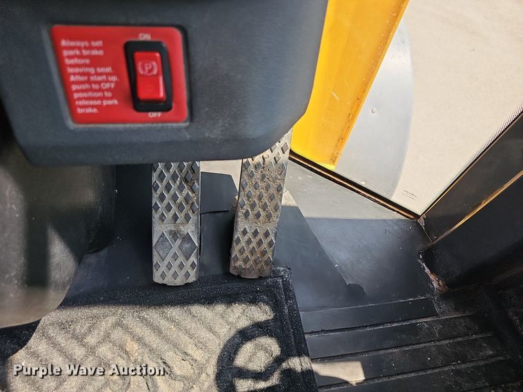 image for item DN8673 2005 John Deere 624J wheel loader