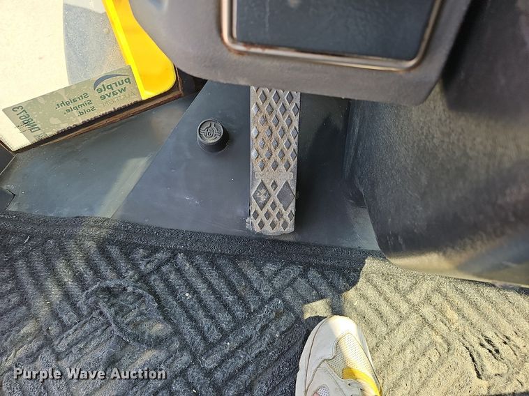 image for item DN8673 2005 John Deere 624J wheel loader