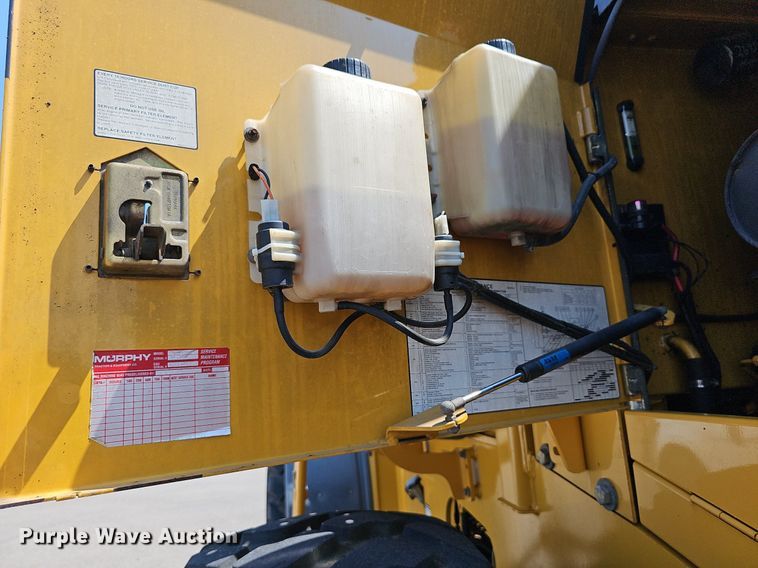 image for item DN8673 2005 John Deere 624J wheel loader