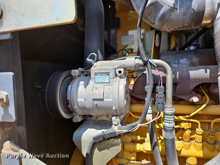 image for item DN8673 2005 John Deere 624J wheel loader