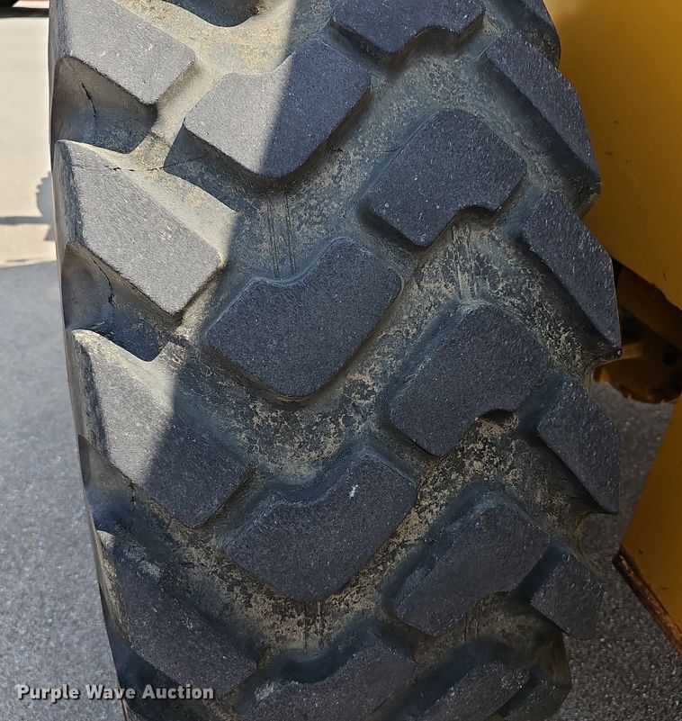 image for item DN8673 2005 John Deere 624J wheel loader