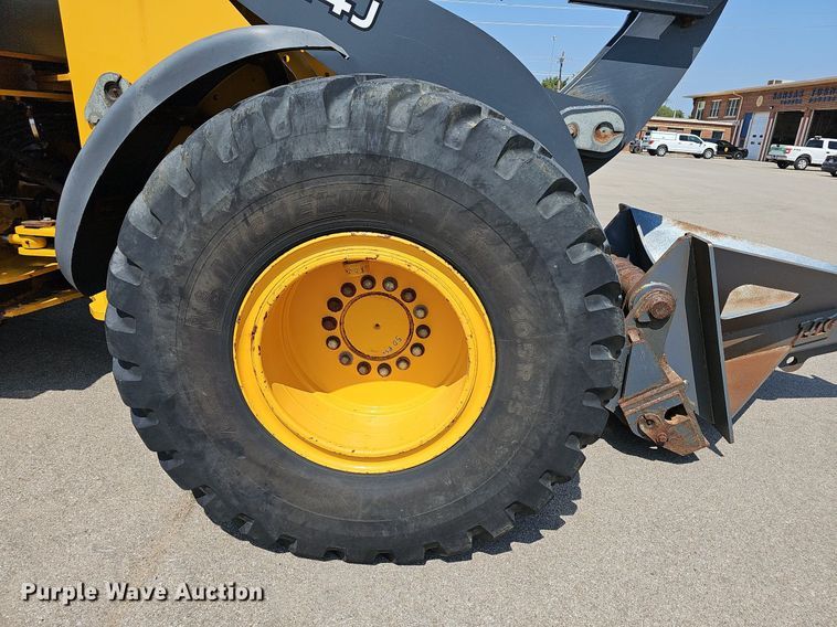 image for item DN8673 2005 John Deere 624J wheel loader